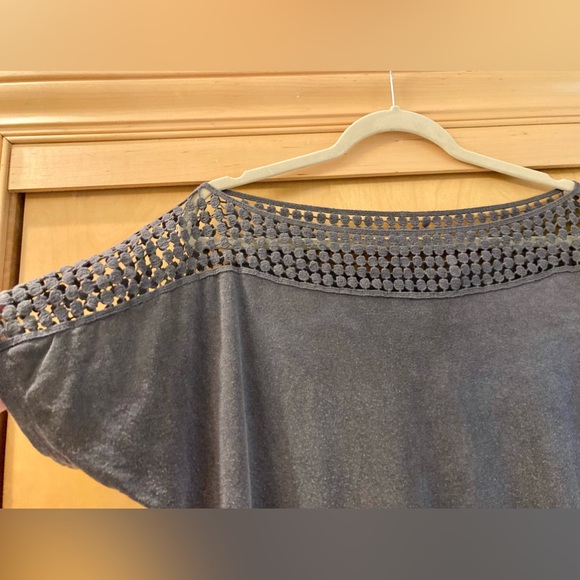 Casual top.  Sz L - Picture 3 of 3